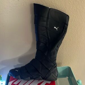 Like new Puma Moto Boots in black size 8